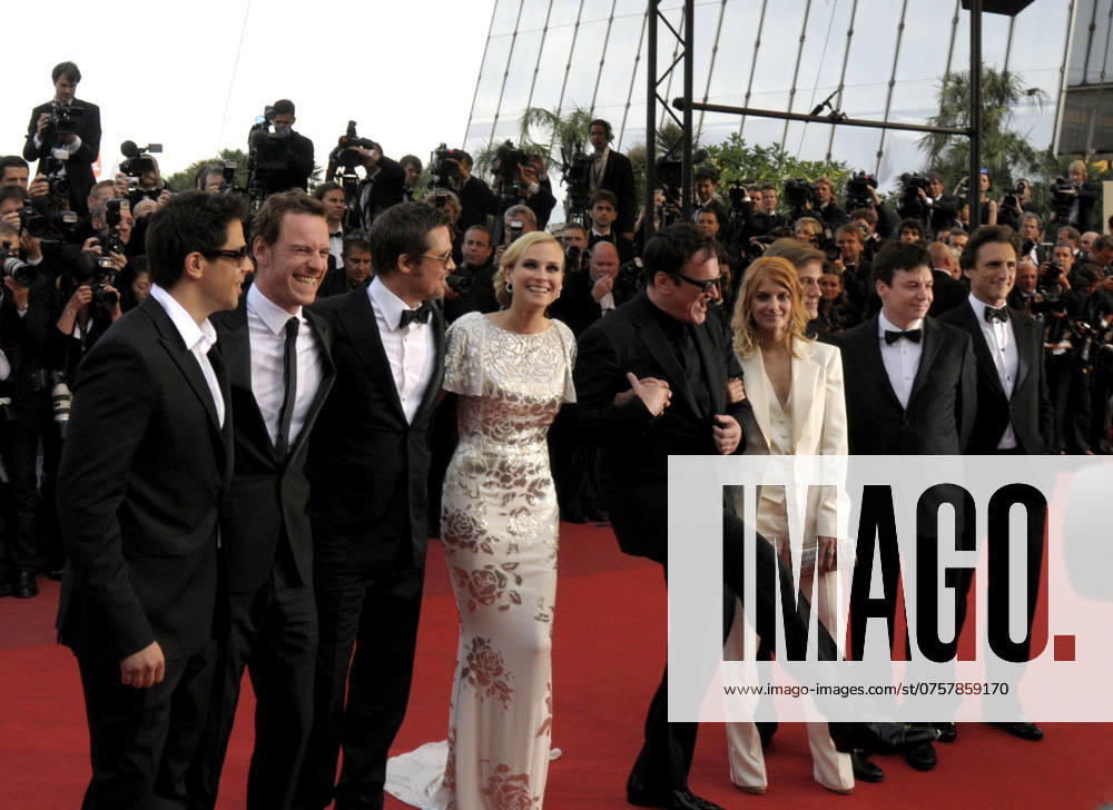 Eli Roth, Michael Fassbender, Brad Pitt, Diane Kruger, Quentin Tarantino, Melanie Laurent, Daniel Bruehl, Mike Myers and Lawrence Bender at the premiere of Inglorious Basterds held at the Palais des Festivals during the 62nd Annual Cannes Film Festival in France - 20 May 2009 FAM26005