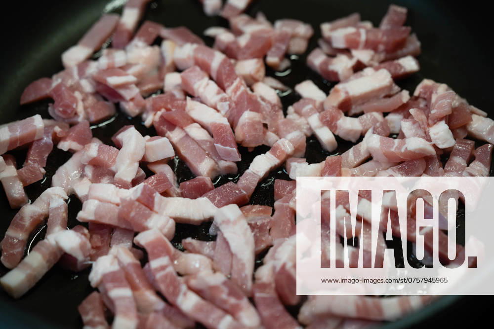 Speckwuerfel become in the Pan angebraten Fry The Bacon Cubes in The Pan BLWS715851