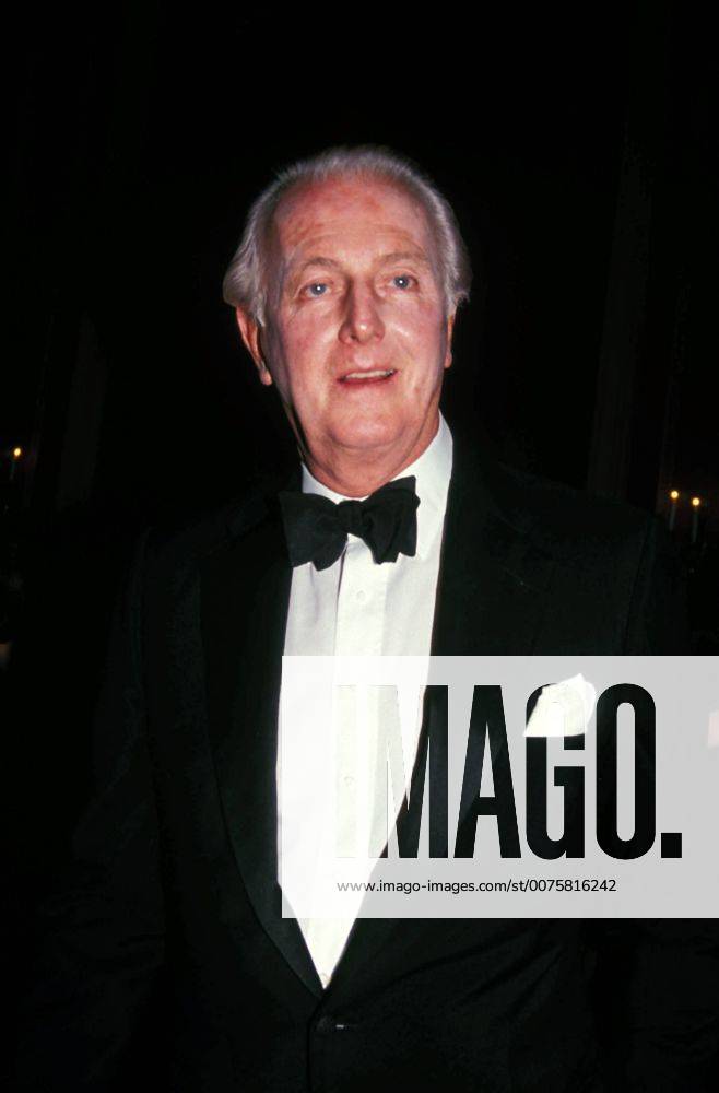 HUBERT DE GIVENCHY WALDORF ASTORIA NEW YORK CITY 1991. ROSE HARTMAN- PHOTOS - ZUMAg49_ 20070711_gaf_g122_093