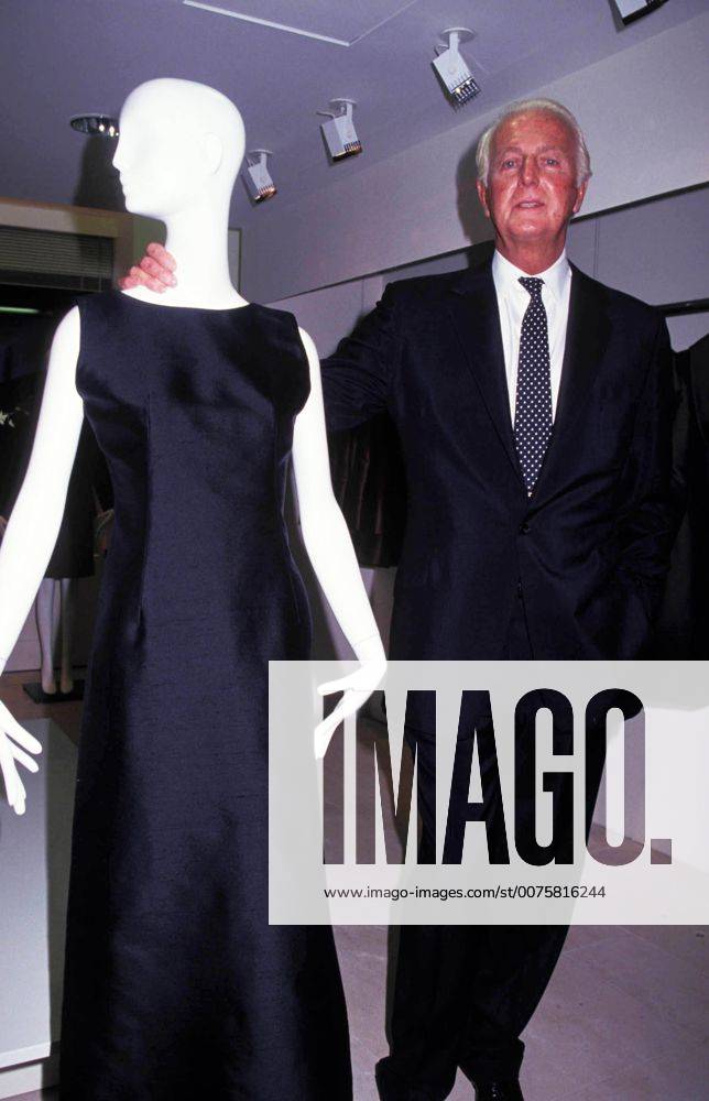 HUBERT DE GIVENCHY. ROSE HARTMAN- - ZUMAg49_ 20070711_gaf_g122_095