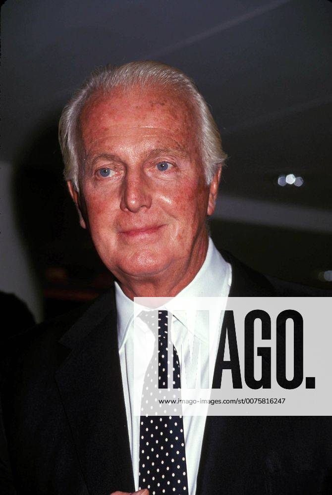 HUBERT DE GIVENCHY. ROSE HARTMAN- - ZUMAg49_ 20070711_gaf_g122_098