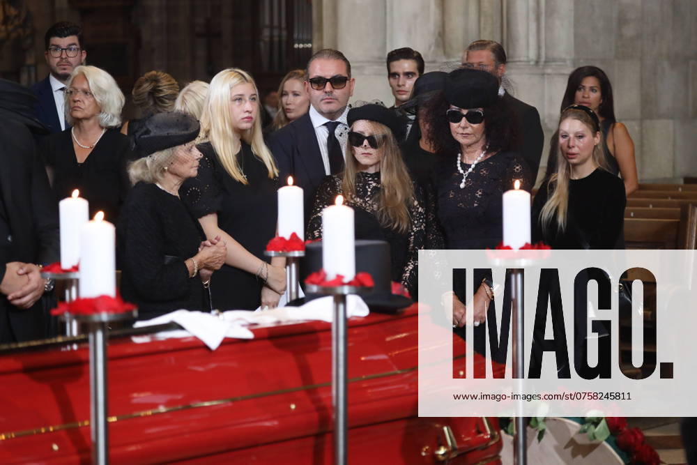 Service for Richard Lugner in St. Stephens Cathedral Vienna, St. Stephens Cathedral, 31 08 2024 Christina LUGNER , daughter Jacqueline LUGNER with husband Leo