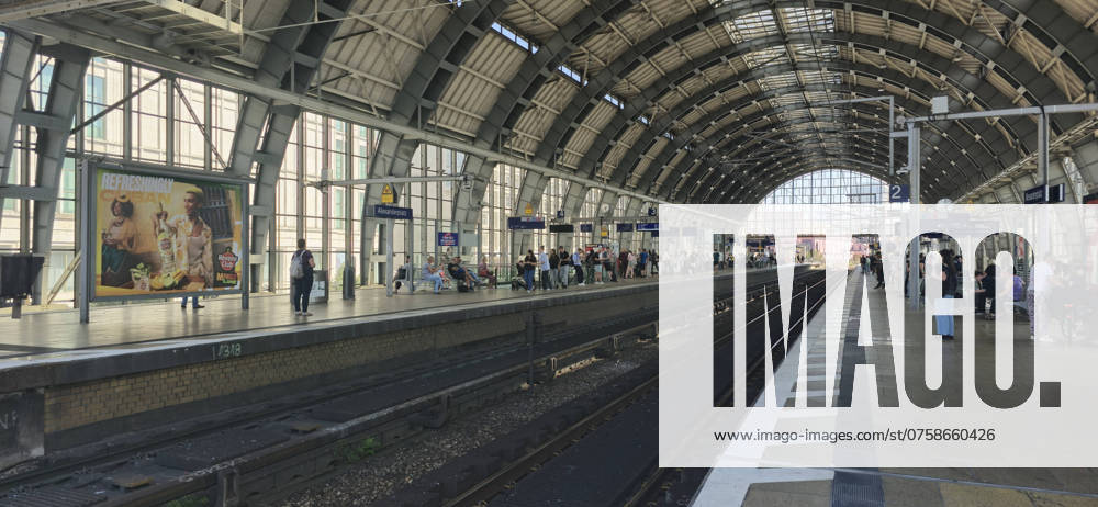 Train station Berlin Alexanderplatz 1130000826