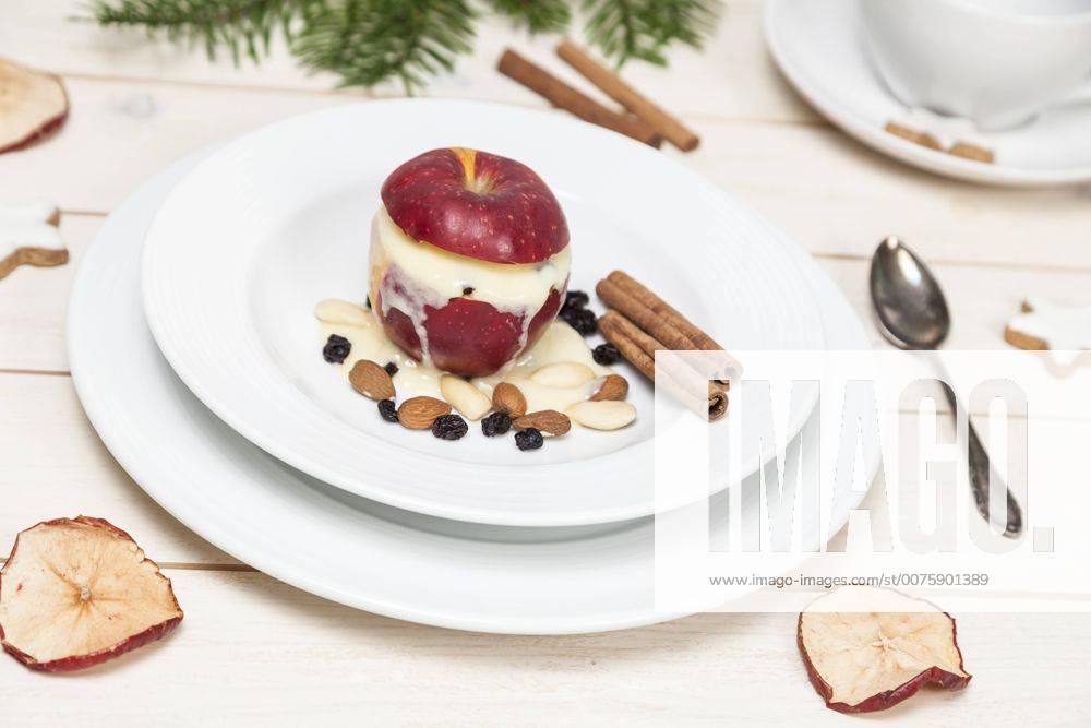 Bratapfel auf Teller Bratapfel auf Teller