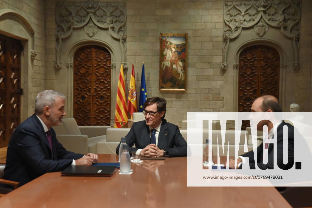 First institutional meeting between Illa and Collboni in Barcelona The president of the Generalitat, Salvador Illa, and the mayor of Barcelona, Jaume Collboni, during their first institutional meeting, at the Palau de la Generalitat, on September 4, 2024, in Barcelona, Catalunya Espana On August 23 they had a more informal meeting in which Collboni urged the head of the Catalan executive in the PSC to maintain the decree of the ERC Government in order to give legal coverage to the elimination of tourist apartments in the city of Barcelona 04 SEPTEMBER 2024 Barcelona Barcelona Barcelona Espana