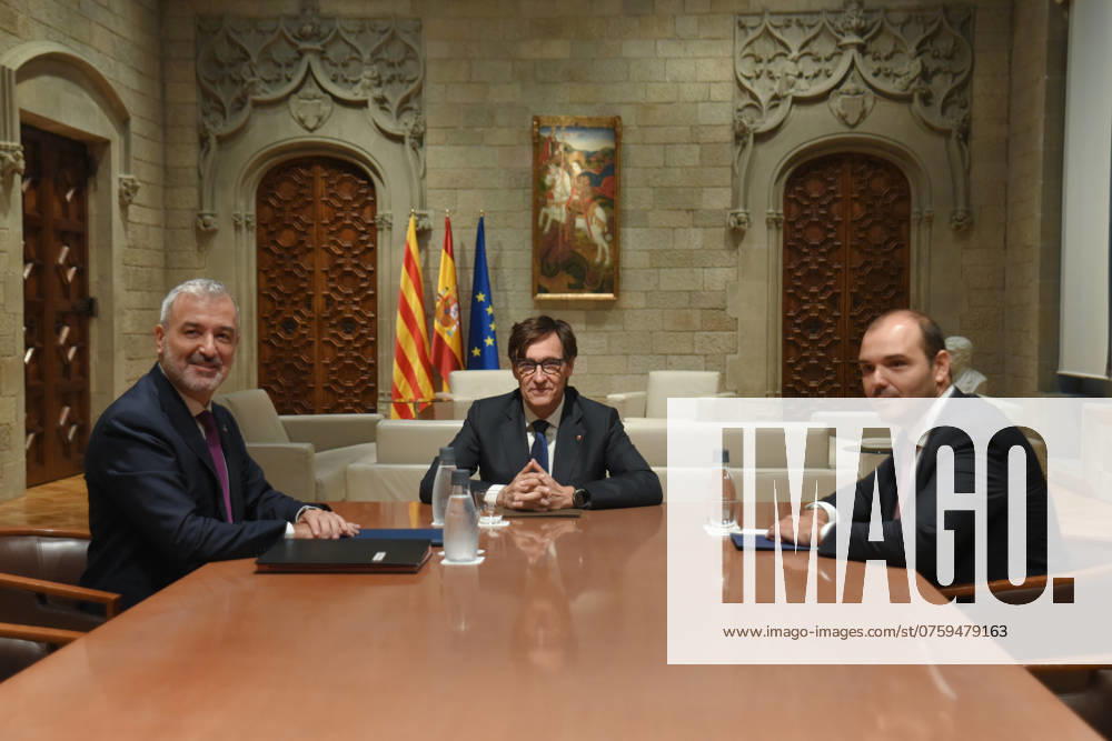 First institutional meeting between Illa and Collboni in Barcelona The president of the Generalitat, Salvador Illa, and the mayor of Barcelona, Jaume Collboni, during their first institutional meeting, at the Palau de la Generalitat, on September 4, 2024, in Barcelona, Catalunya Espana On August 23 they had a more informal meeting in which Collboni urged the head of the Catalan executive in the PSC to maintain the decree of the ERC Government in order to give legal coverage to the elimination of tourist apartments in the city of Barcelona 04 SEPTEMBER 2024 Barcelona Barcelona Barcelona Espana
