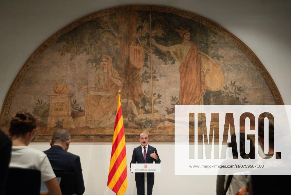 First institutional meeting between Illa and Collboni in Barcelona The Mayor of Barcelona, Jaume Collboni, gives a press conference after their first institutional meeting, at the Palau de la Generalitat, on September 4, 2024, in Barcelona, Catalonia Spain Last August 23 they had a more informal meeting in which Collboni urged the head of the Catalan executive in the PSC to maintain the decree of the ERC Government in order to give legal coverage to the elimination of tourist apartments in the city of Barcelona 04 SEPTEMBER 2024 Barcelona Barcelona Barcelona Spain