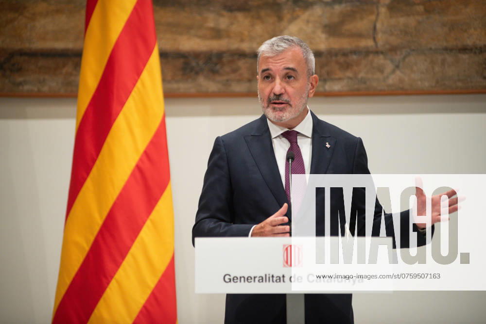 First institutional meeting between Illa and Collboni in Barcelona The Mayor of Barcelona, Jaume Collboni, gives a press conference after their first institutional meeting, at the Palau de la Generalitat, on September 4, 2024, in Barcelona, Catalonia Spain Last August 23 they had a more informal meeting in which Collboni urged the head of the Catalan executive in the PSC to maintain the decree of the ERC Government in order to give legal coverage to the elimination of tourist apartments in the city of Barcelona 04 SEPTEMBER 2024 Barcelona Barcelona Barcelona Spain