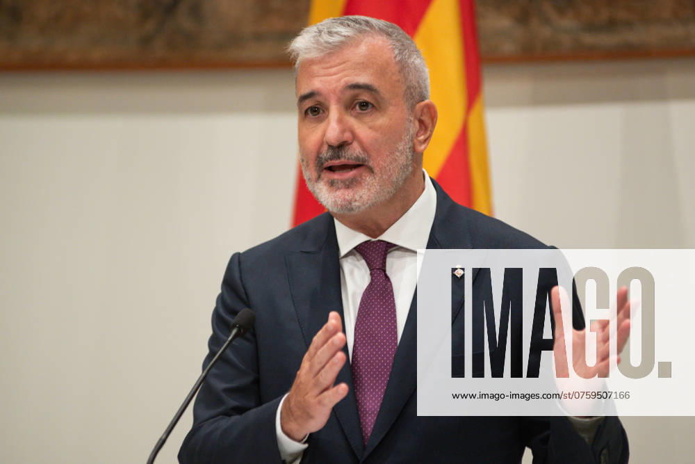 First institutional meeting between Illa and Collboni in Barcelona The Mayor of Barcelona, Jaume Collboni, gives a press conference after their first institutional meeting, at the Palau de la Generalitat, on September 4, 2024, in Barcelona, Catalonia Spain Last August 23 they had a more informal meeting in which Collboni urged the head of the Catalan executive in the PSC to maintain the decree of the ERC Government in order to give legal coverage to the elimination of tourist apartments in the city of Barcelona 04 SEPTEMBER 2024 Barcelona Barcelona Barcelona Spain