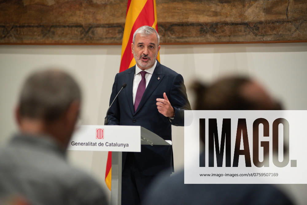First institutional meeting between Illa and Collboni in Barcelona The Mayor of Barcelona, Jaume Collboni, gives a press conference after their first institutional meeting, at the Palau de la Generalitat, on September 4, 2024, in Barcelona, Catalonia Spain Last August 23 they had a more informal meeting in which Collboni urged the head of the Catalan executive in the PSC to maintain the decree of the ERC Government in order to give legal coverage to the elimination of tourist apartments in the city of Barcelona 04 SEPTEMBER 2024 Barcelona Barcelona Barcelona Spain