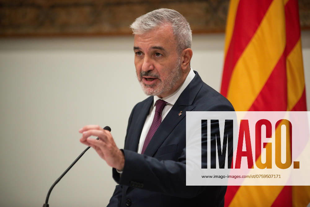 First institutional meeting between Illa and Collboni in Barcelona The Mayor of Barcelona, Jaume Collboni, gives a press conference after their first institutional meeting, at the Palau de la Generalitat, on September 4, 2024, in Barcelona, Catalonia Spain Last August 23 they had a more informal meeting in which Collboni urged the head of the Catalan executive in the PSC to maintain the decree of the ERC Government in order to give legal coverage to the elimination of tourist apartments in the city of Barcelona 04 SEPTEMBER 2024 Barcelona Barcelona Barcelona Spain