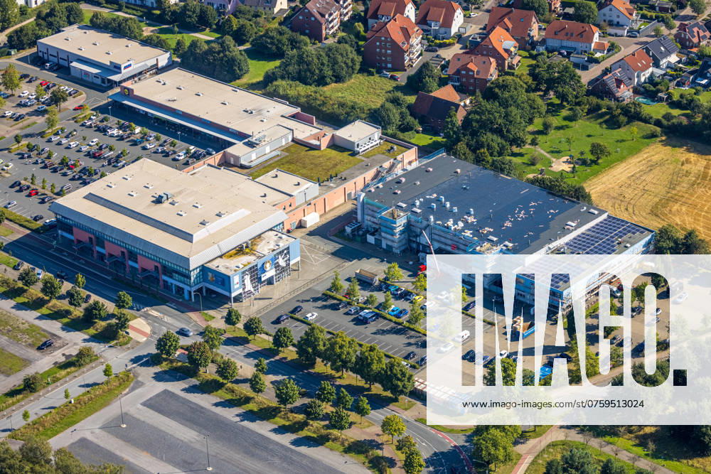 Aerial view, Westpress arena and beta Finanz Eissportarena ice rink with modernization and renovation work, behind shopping center with Aldi and Edeka supermarket, parking lots, Uentrop, Hamm, Ruhr area, North Rhine-Westphalia, Germany ACHTUNGxMINDESTHONORARx60xEURO
