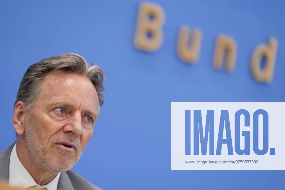 Holger Münch, President of the Federal Criminal Police Office Federal Situation Report on Organized Crime 2023, Federal Minister of the Interior Nancy Faeser, Holger Münch, President of the Federal Criminal Police Office BKA at the Federal Press Conference Berlin Berlin GER
