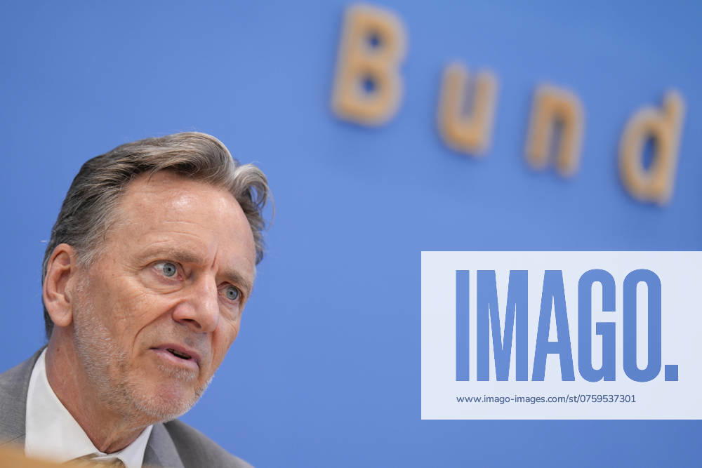 Holger Münch, President of the Federal Criminal Police Office Federal Situation Report on Organized Crime 2023, Federal Minister of the Interior Nancy Faeser, Holger Münch, President of the Federal Criminal Police Office BKA at the Federal Press Conference Berlin Berlin GER