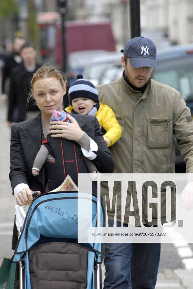 Feb 24, 2007 - London, England, UK - EXCLUSIVE! US Mags and TV CALL 310.397.9165 OR 949.481.3747 for Price! Its a family affair as fashion designer daughter of SIr Paul McCartney STELLA McCARTNEY and husband ALASDHAIR WILLIS walk with their children MILLER and baby BAILEY LINDA through London s Westbourne Grove area.Stella dressed casually in her Adidas trainers with hair scraped back and wore little if any makeup. - ZUMAney, 20070224_mar_d42_430