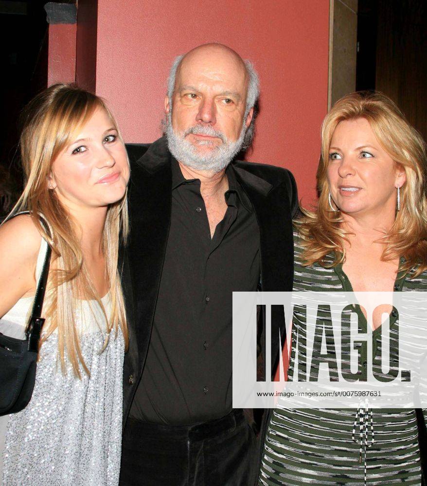 Mar. 7, 2007 - Beverly Hills, CALIFORNIA, USA - JAMES BURROWS AND WIFE AND DAUGHTER -.A NIGHT AT SARDI S -.15th ANNUAL ALZHEIMERS BENEFIT -.BEVERLY HILLS HILTON, BEVERLY HILLS, CALIFORNIA - .03-07-2007 -. NINA PROMMER 2007.K52013NP - ZUMAg49_ 20070307_gaf_g107_072