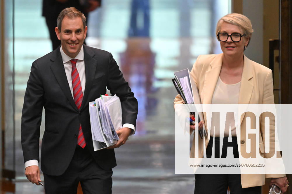 QUESTION TIME, Treasurer Jim Chalmers and Minister for Environment Tanya Plibersek arrive for Question Time in the House von Representatives at Parliament House in Canberra, Monday, September 9, 2024. ( NO ARCHIVING, , NO USE IN BOOKS WITHOUT CONSENT CANBERRA AUSTRALIAN CAPITAL TERRITORY AUSTRALIA PARLIAMENT HOUSE
