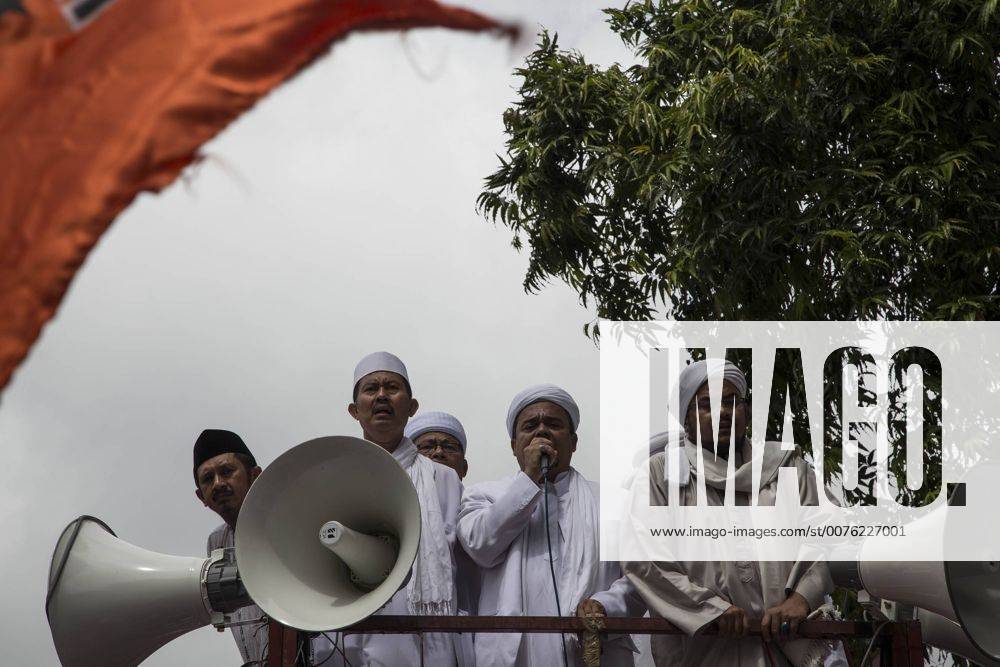 South Jakarta, Jakarta, Indonesia - Jakarta, 16 january 2017 : Islam Front Defender held demonstration in front of Indonesian Police to report West Java .Chief of Police Anton Charliyan, demanded removal and legal process for allegedly protecting thuggery and .criminalizing ulemas. The demonstration named 161 action which held peacefully although having heavy guard.by the police. South Jakarta Indonesia - ZUMAh128 20170116_zap_h128_002