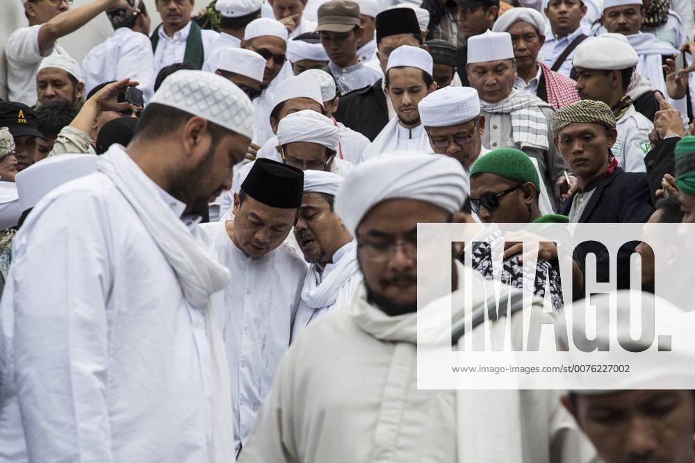 South Jakarta, Jakarta, Indonesia - Jakarta, 16 january 2017 : Islam Front Defender held demonstration in front of Indonesian Police to report West Java .Chief of Police Anton Charliyan, demanded removal and legal process for allegedly protecting thuggery and .criminalizing ulemas. The demonstration named 161 action which held peacefully although having heavy guard.by the police. South Jakarta Indonesia - ZUMAh128 20170116_zap_h128_003