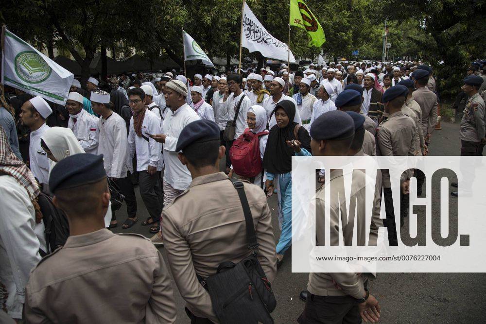 South Jakarta, Jakarta, Indonesia - Jakarta, 16 january 2017 : Islam Front Defender held demonstration in front of Indonesian Police to report West Java .Chief of Police Anton Charliyan, demanded removal and legal process for allegedly protecting thuggery and .criminalizing ulemas. The demonstration named 161 action which held peacefully although having heavy guard.by the police. South Jakarta Indonesia - ZUMAh128 20170116_zap_h128_006