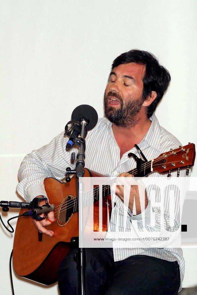 Aug. 16, 2006 - New York, New York, U.S. - K49323ML.Barnes & Noble Ã’Upstairs at the SquareO with Singer Songwriter Duncan Sheik, Author Dennis Lehane and Others. 2006.Duncan Sheik - ZUMAle1_ 20060816_gaf_le1_014
