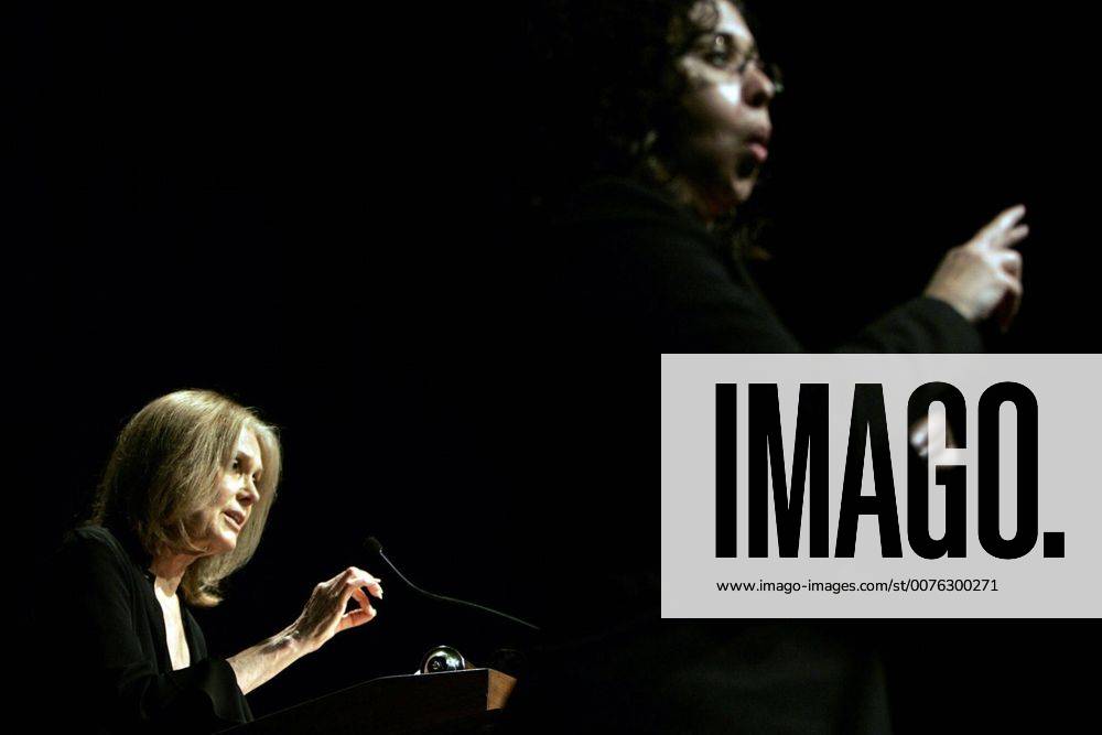 Berühmte Feministinnen, Gloria Steinem Sep 21, 2006; San Antonio, TX, USA; GLORIA STEINEM speaks while Janice Ochoa, right, interprets with sign language, at the San Antonio College Women s Center 25th Anniversary Celebration at McAllister Auditorium on Thursday, September 21, 2006. Mandatory - ZUMAa27_ 20060921_mdm_a27_155