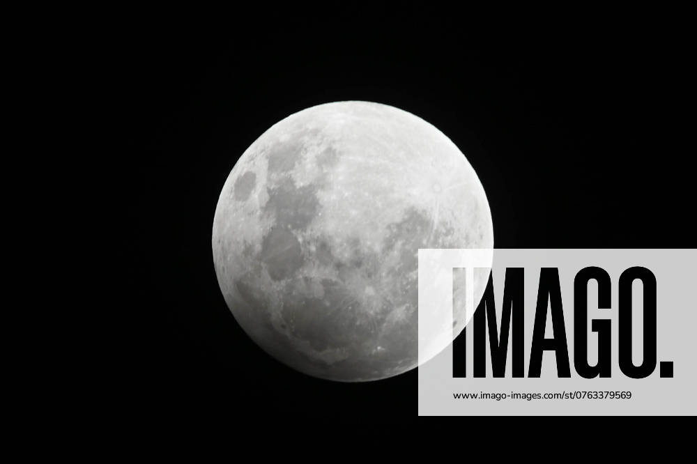 CAXIAS DO SUL, RS - 17.09.2024: ECLIPSE LUNAR CAXIAS DO SUL - Image of the full moon with eclipse, seen in Caxias do Sul, RS, this Tuesday (17). x2615765x AntônioxMachado