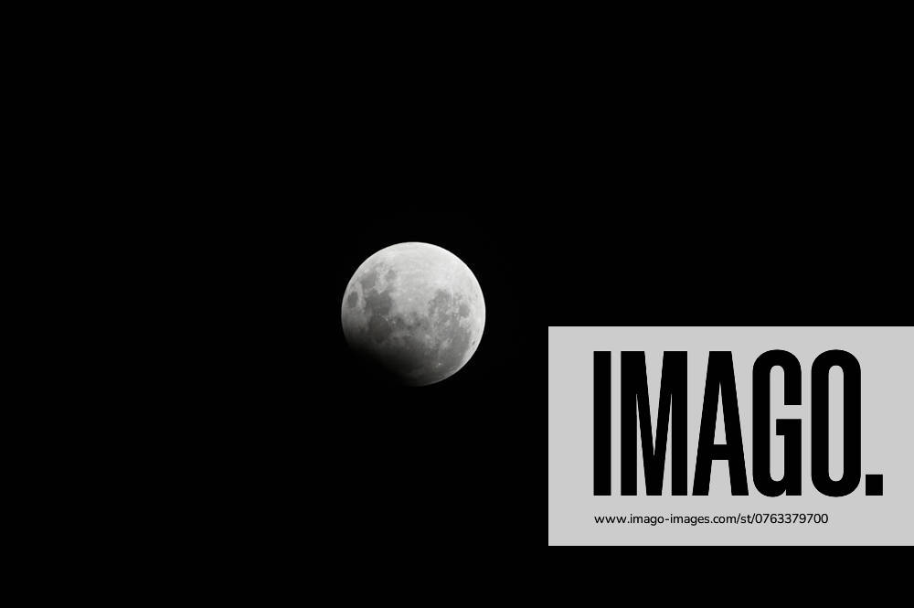 CAXIAS DO SUL, RS - 17.09.2024: ECLIPSE LUNAR CAXIAS DO SUL - Image of the full moon with eclipse, seen in Caxias do Sul, RS, this Tuesday (17). x2615774x AntônioxMachado