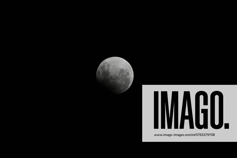 CAXIAS DO SUL, RS - 17.09.2024: ECLIPSE LUNAR CAXIAS DO SUL - Image of the full moon with eclipse, seen in Caxias do Sul, RS, this Tuesday (17). x2615776x AntônioxMachado