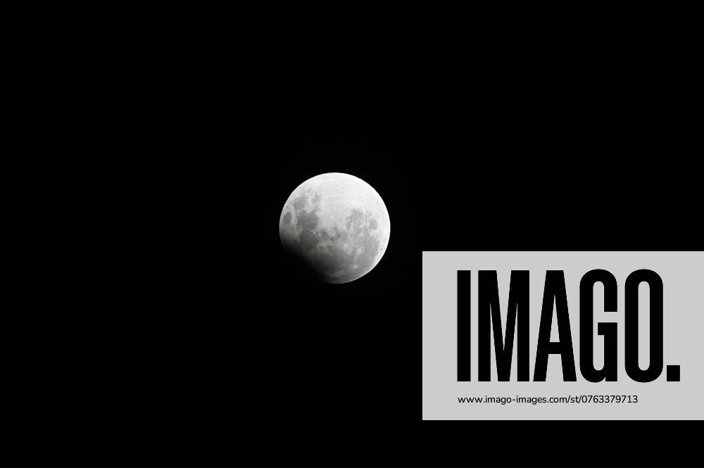CAXIAS DO SUL, RS - 17.09.2024: ECLIPSE LUNAR CAXIAS DO SUL - Image of the full moon with eclipse, seen in Caxias do Sul, RS, this Tuesday (17). x2615778x AntônioxMachado