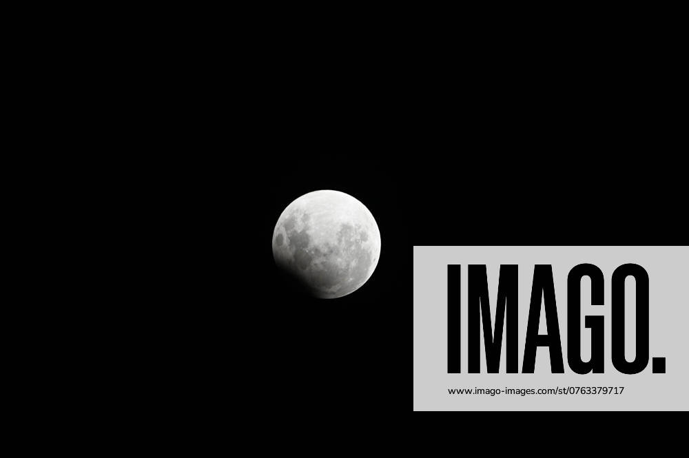 CAXIAS DO SUL, RS - 17.09.2024: ECLIPSE LUNAR CAXIAS DO SUL - Image of the full moon with eclipse, seen in Caxias do Sul, RS, this Tuesday (17). x2615779x AntônioxMachado