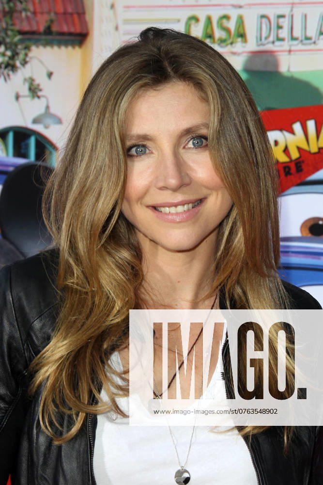 Arrives at the Cars Land Grand Opening ANAHEIM - JUN 13: Sarah Chalke arrives at the Cars Land Grand Opening at California Adventure on June 13, 2012 in Anaheim, CA Anaheim CA USA