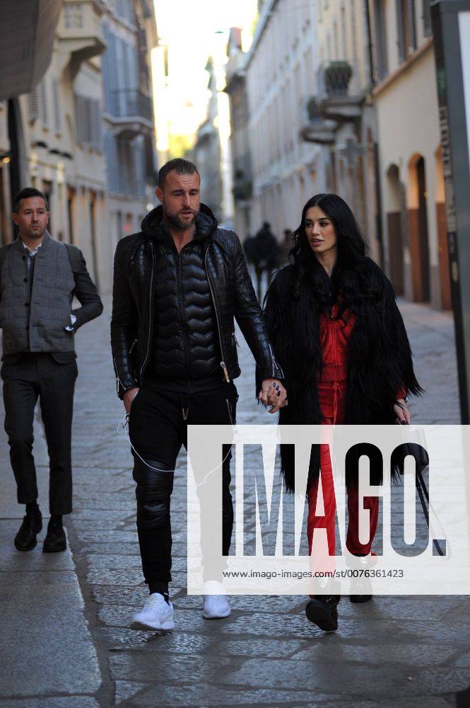 Milan, Philipp Plein and girlfriend for a walk in the center The German designer PHILIPP PLEIN surprised to stroll through the streets of the center together with the girlfriend ANDREEA SASU, Romanian model. Here they are walking on Via della Spiga, hand in hand, along with two friends, then they go to visit the new showroom opened two days ago in Corso Venezia.