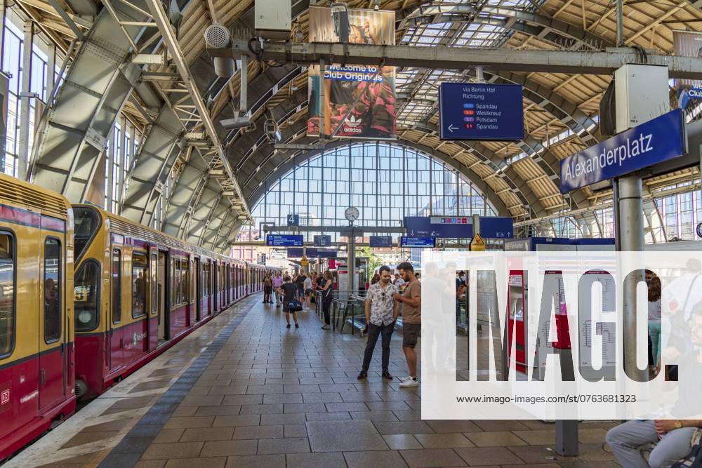 Bahnhof Alexanderplatz in Berlin, Deutschland, Europa Alexanderplatz railway station in Berlin, Germany, Europe