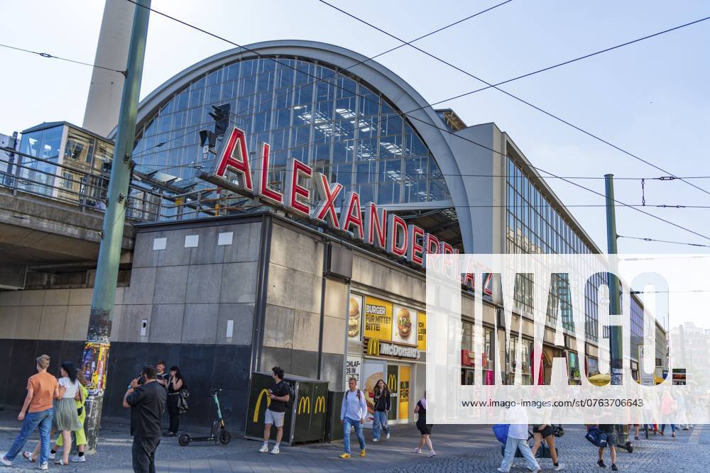 Bahnhof Alexanderplatz in Berlin, Deutschland, Europa Alexanderplatz railway station in Berlin, Germany, Europe