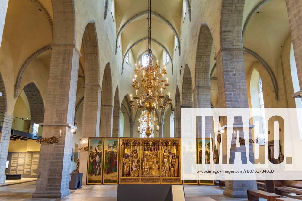 Innenraum der St. Nikolaus Kirche und des Niguliste Museums in Tallinn, Estland, Europa Interior of St. Nicholas Church and Niguliste Museum in Tallinn, Estonia, Europe