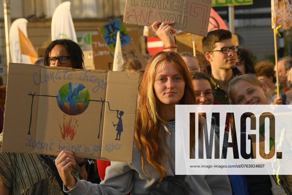 Fridays For Future September 20, 2024 BRUSSELS, BELGIUM - SEPTEMBER 20: Climate march organized by Youth for Climate, Rise For Climate and Grands-Parents pour le climat. pictured on September 20, 2024 in Brussels, Belgium, 20 09 2024 Brussels Belgium