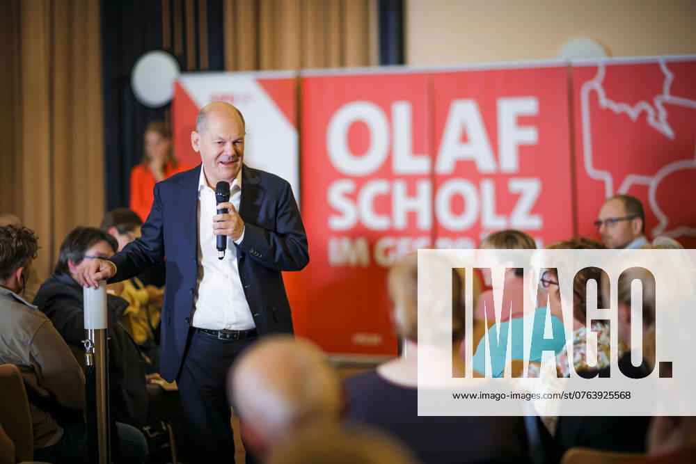 Federal Chancellor Olaf Scholz SPD , taken during his summer trip through Brandenburg Here at the Town Hall in the cultural center Das Haus in Niedergoersdorf Niedergoersdorf, 20 09 2024 Niedergoersdorf Germany