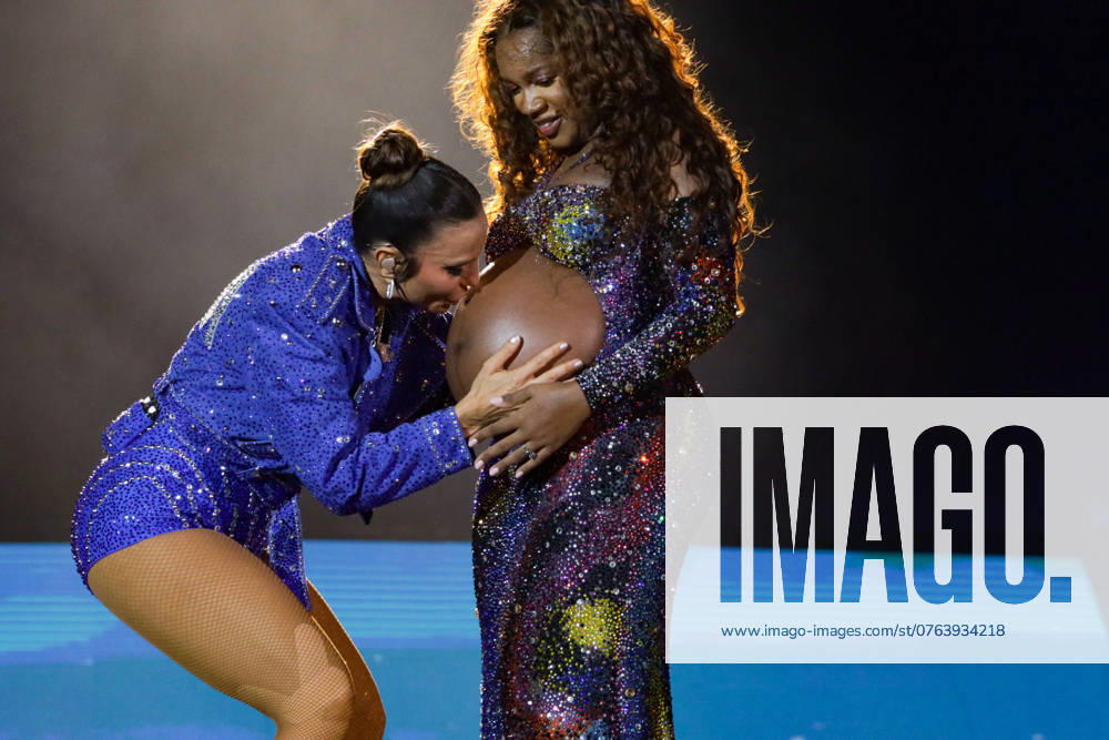 RIO DE JANEIRO, RJ - 20.09.2024: ROCK IN RIO 40 2024 - Singer Iza welcomes Ivete Sangalo during her show on the Sunset stage this Friday (20) at Rock in Rio 2024 held in Barra da Tijuca, Rio de Janeiro. The festival celebrates 40 years in this edition. x2618231x LorandoxLabbe