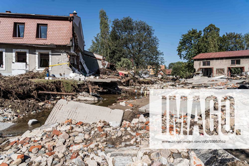 Sep, 21 2024 Poland South of Poland devastated by flood, cities like Klodzko, Stronie Slaskie start cleaning up and rebuilding from the destruction Wroclaw Poland - ZUMAk137 20240921_aap_k137_016