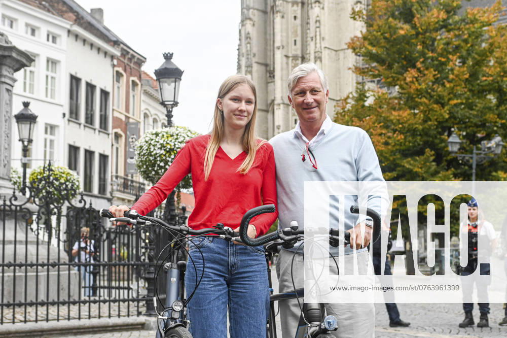 Belgian Royals Cycle in Mechelen Mechelen, Belgium. 22 September 2024 : His Majesty King Philippe and Princess Eleonore cycle around Mechelen on Car-Free Sunday. The day concludes European Mobility Week, which raises awareness of alternative and more sustainable modes of transport, such as car-sharing, car-pooling, cycling and public transport. Credit : F.Andrieu Agencepeps CC . Mechelen Belgium