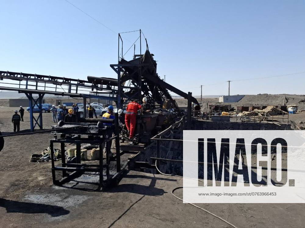 Iranian rescue and security forces gathered around a coal mine in Tabas, Khorasan province in southeastern Iran, 22 September 2024. Iranian state media, citing the governor of South Khorasan province, reported that a methane leak at a coal mine in Tabas, eastern Iran, caused an explosion that resulted in at least 30 workers dying, 17 injured, and others missing. Tabas Iran - ZUMAi98_ 20240922_zih_i98_005