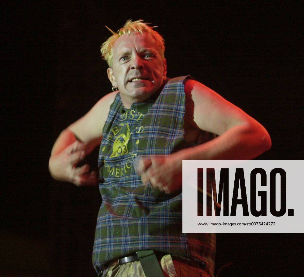 (published 09 08 2003, D-1:1,3; SignOn Gallery: 09 15 2003) John Lydon, aka Johnny Rotten, does his best gorilla imitation during a Sex Pistols performance Sunday night at Street Scene. Peggy Peattie photo - ZUMAs44_ 20060712_aag_s44_694