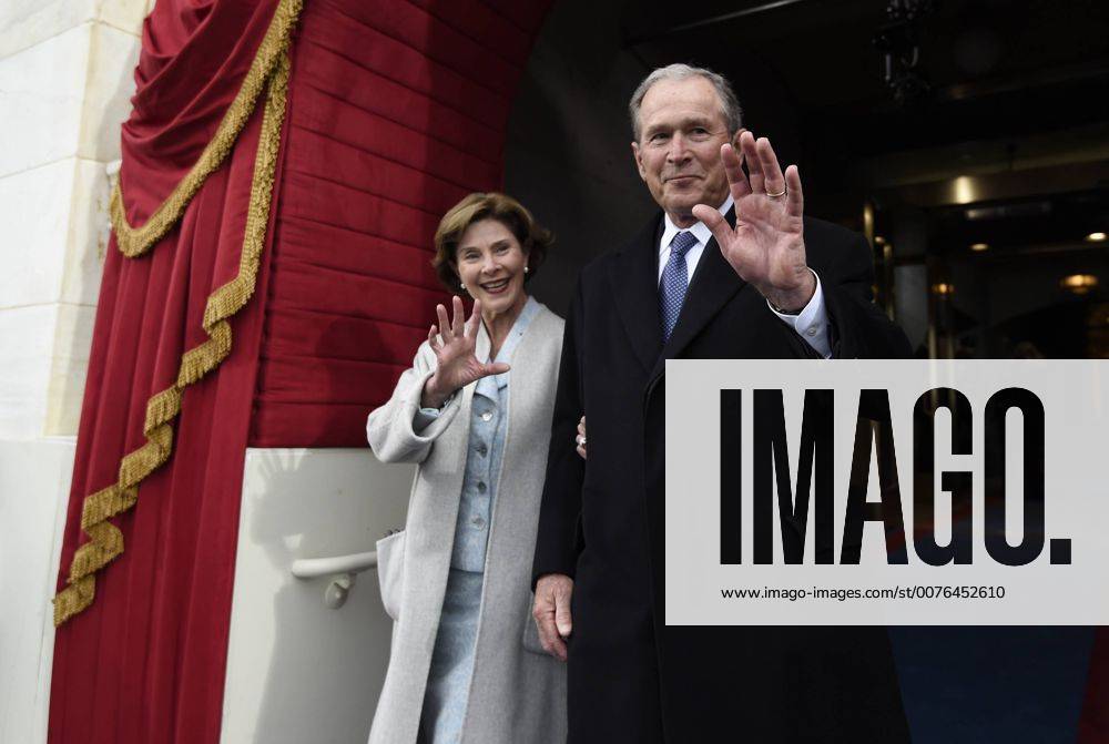 Former US President George W. Bush and First Lady Laura Bush arrive for the Presidential Inauguration of Donald Trump at the US Capitol in Washington, DC, January 20, 2017. Pool photo by Saul Loeb WAX2017012086 SAULxLOEB