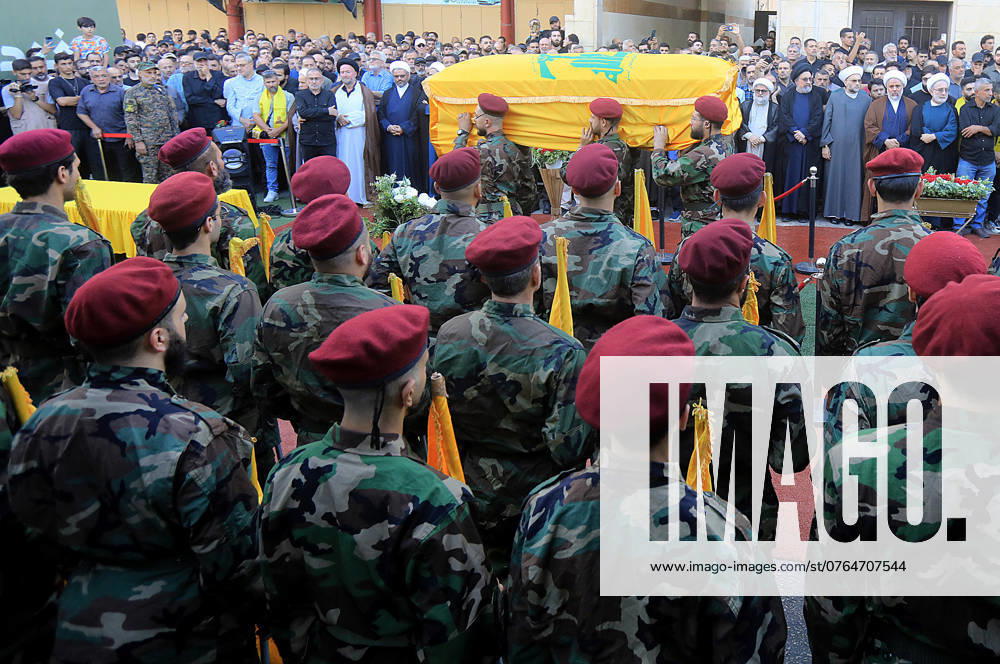 KW39 (240925) -- BEIRUT, Sept. 25, 2024 -- People attend a funeral for Hezbollah commander Ibrahim Muhammad Qubaisi, who was killed by Israel in a warplane raid, in Beirut, Lebanon, on Sept. 25, 2024. ) LEBANON-BEIRUT-HEZBOLLAH COMMANDER-FUNERAL BilalxJawich