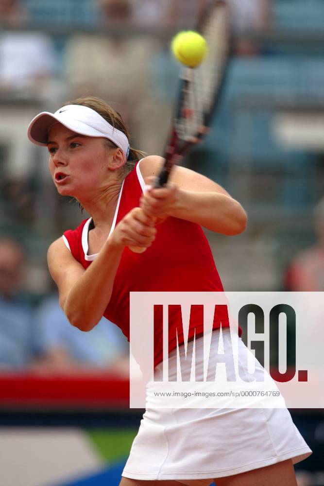 Daniela Hantuchova (Slovakei) - beidhändige Rückhand Tennis Damen Eurocard Ladies German Open 2002, WTA-Tour, Sand, Sandplatz, Sandplatzturnier, Sandplatztennis, Vdig Einzelbild Berlin Dynamik