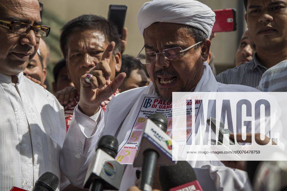 South Jakarta, Jakarta, Indonesia - Jakarta, 23 January 2017.Thousands of Muslims gathered in front of Jakarta Police Head Quarters guarding the calling of their leader Habib RIEZEQ for questioning regarding his statement about the mocking to State New Money symbol that said look like symbol of Communist. South Jakarta Indonesia - ZUMAh128 20170123_zap_h128_004