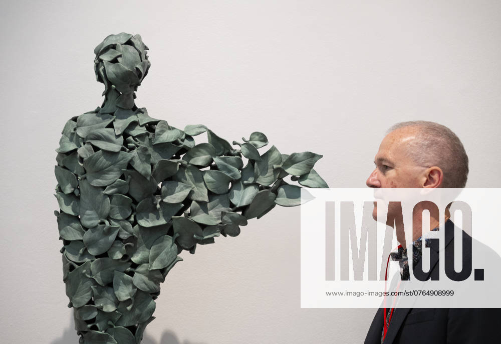 British Art Fair opens at Saatchi Gallery in London, UK, on 26th Sept, 2024 Saatchi Gallery, London, UK. 26th Sept, 2024. The best of Modern and Contemporary British Art on view at British Art Fair, running from 26-29 Sept with over 60 of the UKs leading dealers in Modern British and Contemporary art. Image: Anna Gillespie, Among the Trees, Bronze. Beaux Arts Bath., Credit:MALCOLM PARK Avalon