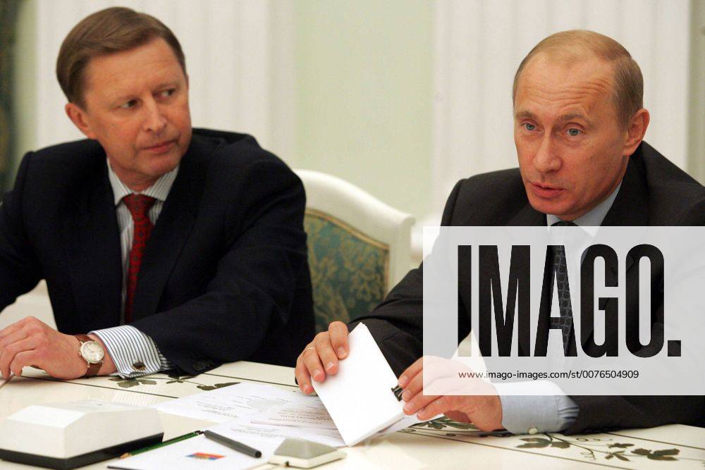 Vladimir Putin and Russian Defence Minister Sergei Ivanov while the meeting with NATO Secretary-General Jaap de Hoop Scheffer in Moscow. - ZUMAx01_ 20061026_aab_x01_304
