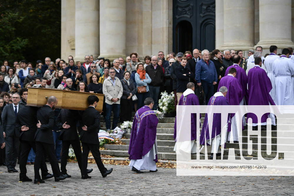 Funeral Service For Philippine - Versailles Funeral of the French student raped and murdered, Philippine Le Noir de Carlan at Saint-Louis Cathedral in Versailles near Paris, France on Friday, September 27th 2024. The young woman’s body was found buried in western Paris Bois de Boulogne wood on September 21, allegedly by a Moroccan rapist who had been released from jail and was awaiting deportation ( OQTF). Photo by Firas Abdullah ABACAPRESS.COM Versailles France
